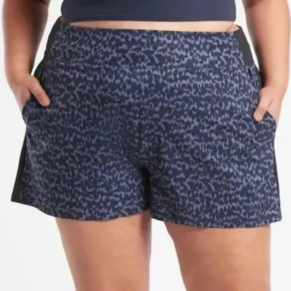 Athleta Women's Brooklyn Printed‎ Shorts Black Navy ALVN Size 18 - Picture 5 of 5